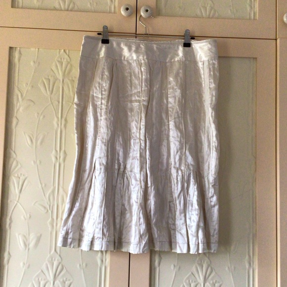 Re-Launch Creamy White Crinkle Skirt - Picture 2 of 4